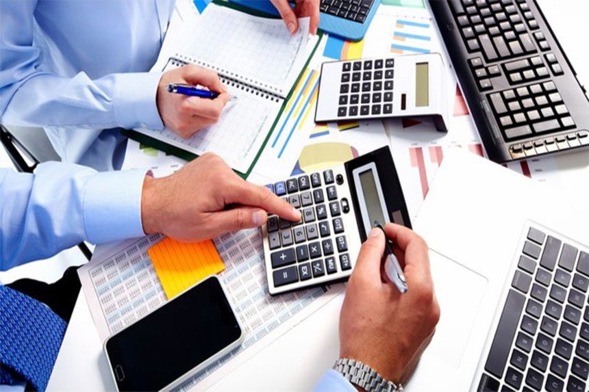 Why And When Your Small Business Needs An Accountant
